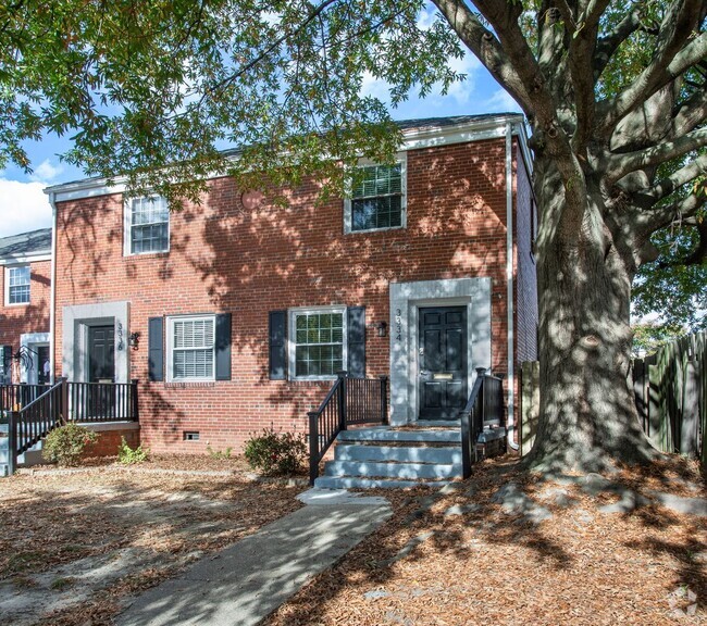 Building Photo - DARLING 2 BEDROOM TOWNHOME IN MUSEUM DISTRICT