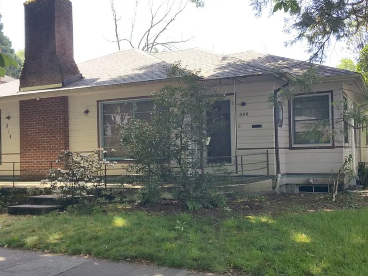 Beautifully Maintained Duplex in an Exceptional Location – Classic Charm with Modern Comfort - Beautifully Maintained Duplex in an Exceptional Location – Classic Charm with Modern Comfort
