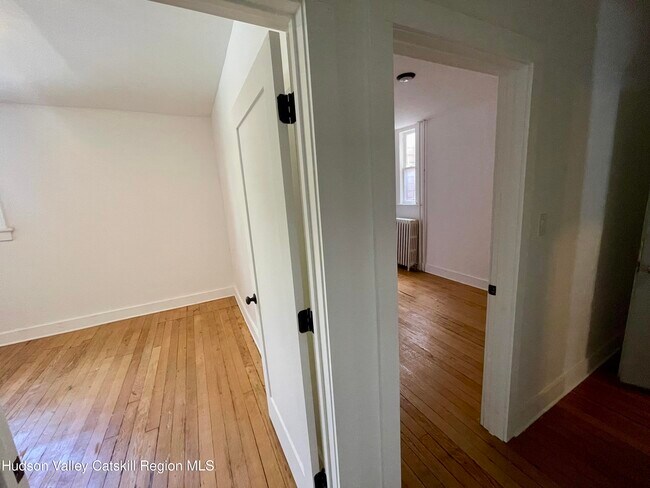 Photo - 725 Warren St