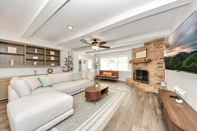 Photo - 563 Landfall Ln