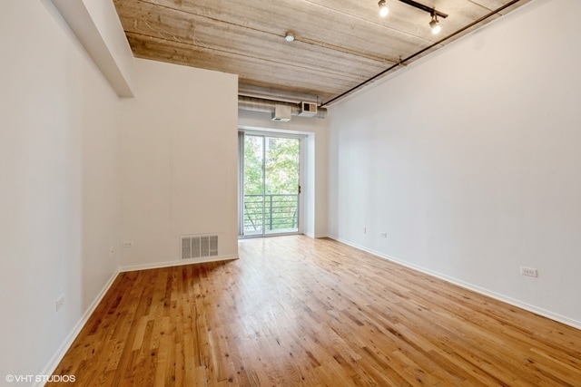 Photo - 1440 S Michigan Ave Unidad 322 Rental