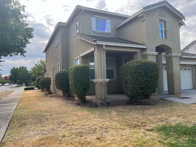 Photo - "Spacious 4-Bedroom Haven in Merced with 3 Full Baths & Elegant Granite Countertops!"