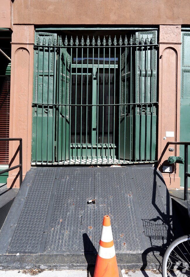 Photo - 244 Front St