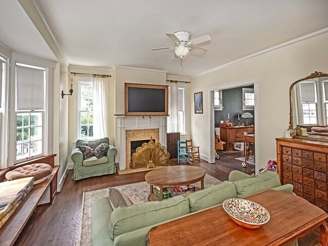 6051 Grafton St