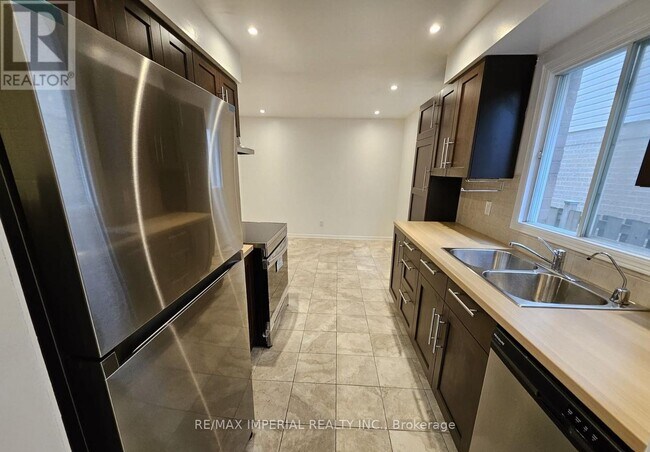 Photo - 442 Church St S