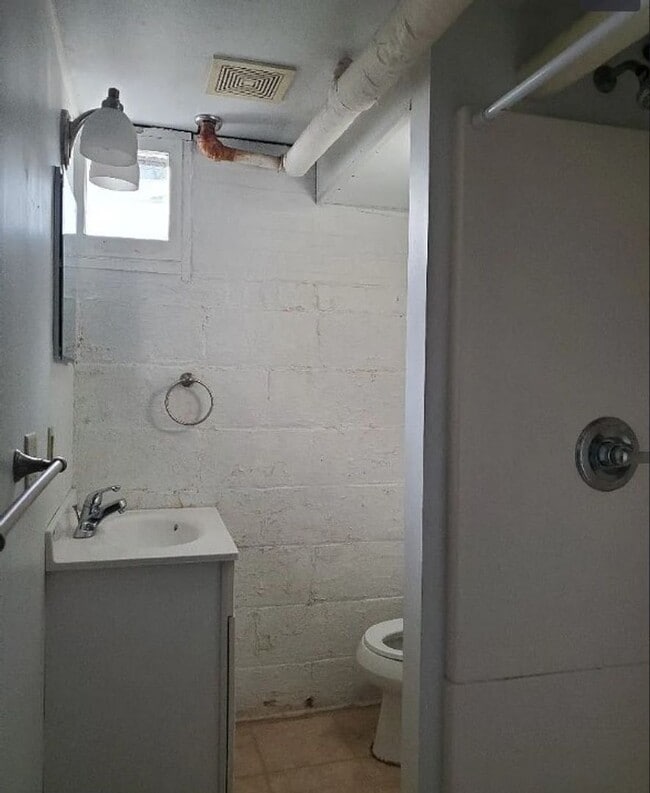 Photo - Pre-Leasing 2 Bedroom 1 Bathroom in West L... Unit 203 1/2