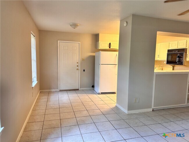 Photo - 1009 Hazelton St