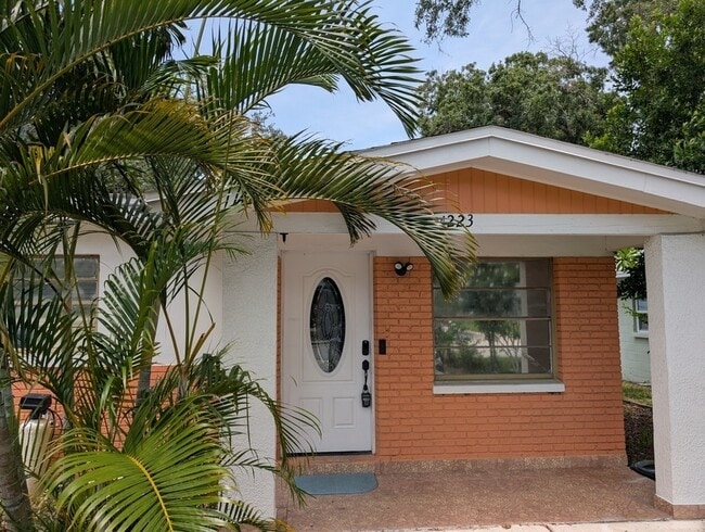 Building Photo - 4223 W Laurel St Unit Front House