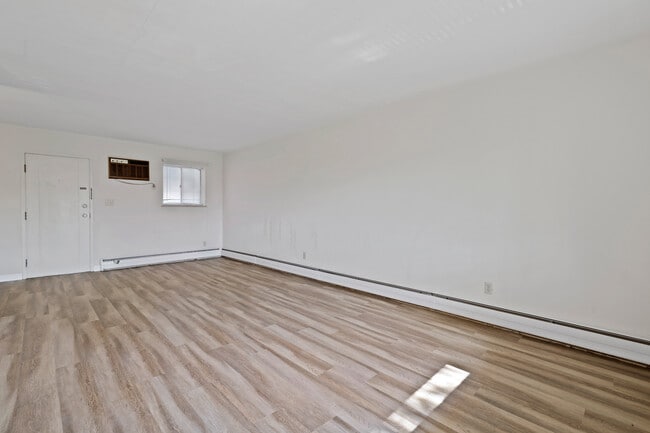 Photo - Riverview Square