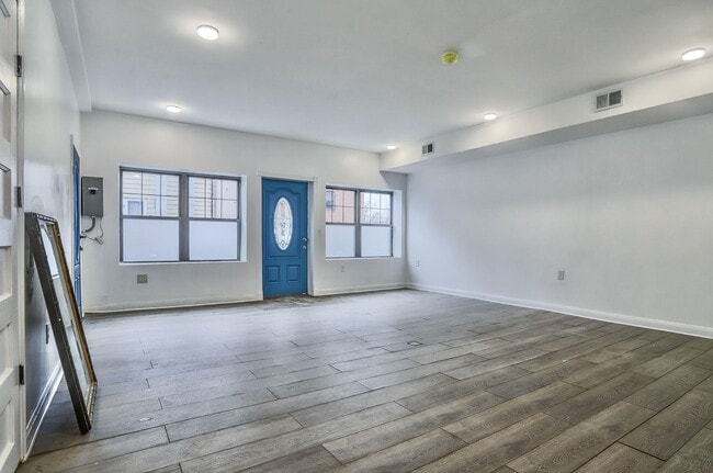 Photo - 9017 Riverside Pl