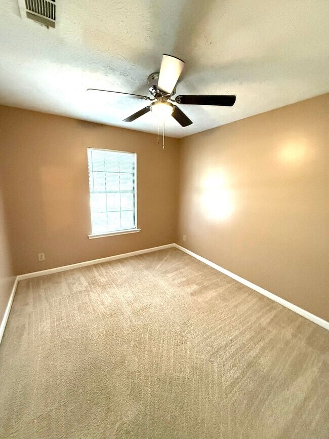Photo - ** 2 bed 2 bath located off Vaughn road ** Call 334-366-9198 to schedule a self showing