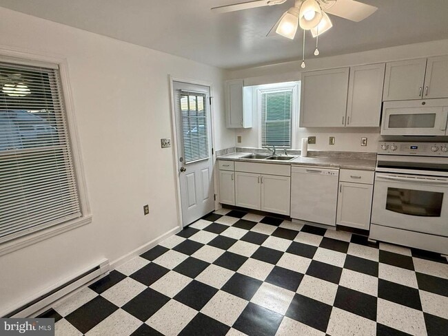 Photo - 137 E Baltimore St