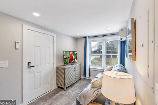 Building Photo - 243 N Georgia Ave Unit APT C