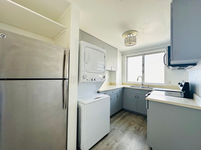 Building Photo - 1 Bedroom, 1 Bathroom, 1 Parking Unit B205