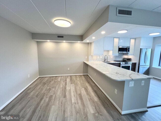 Photo - 118 Roberts Ln Unit 300