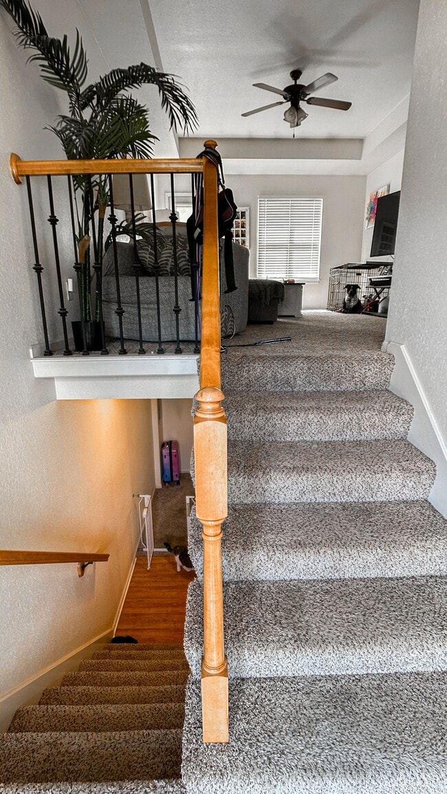 Photo - 710 NW Scenic Ln