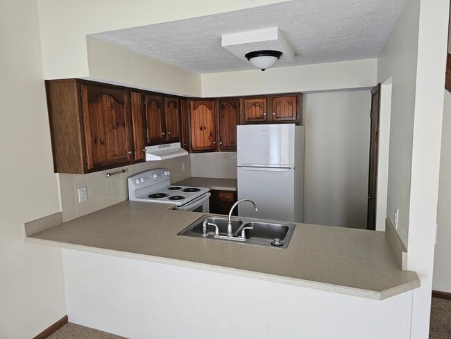 Photo - 763 Karlson Dr