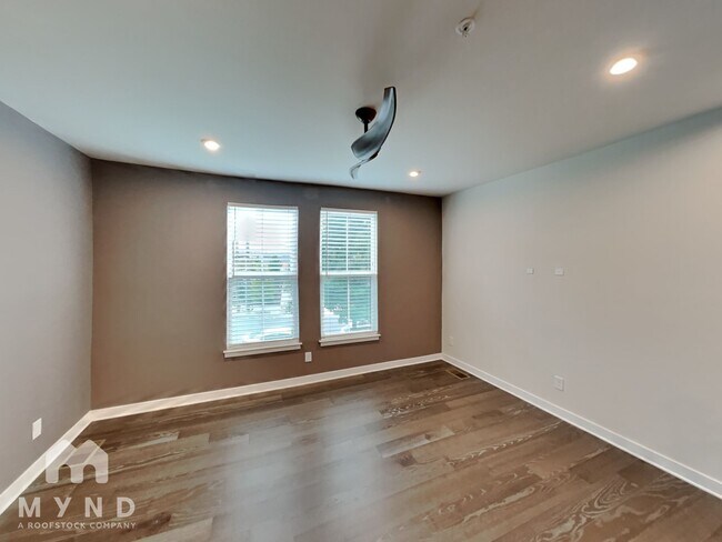 Photo - 432 W Tremont Ave