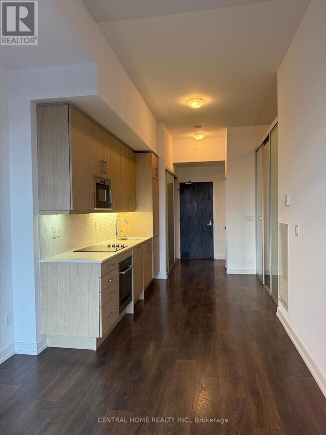 Photo - 297 College St Unit 718