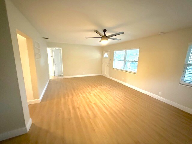 Photo - 1471 Park St