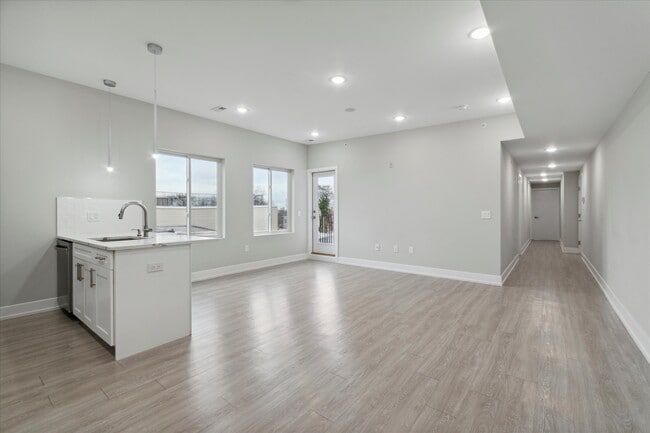 Photo - 649 N 35th St
