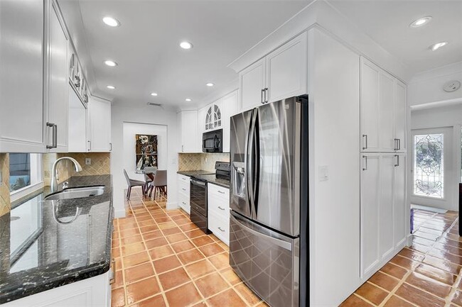 Photo - 816 Appleby St