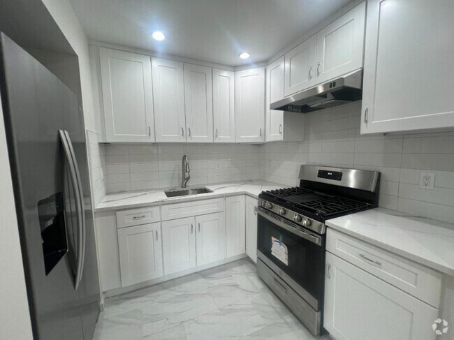 Building Photo - 3 bedroom in WOODSIDE NY 11377 Unit 3 Rental