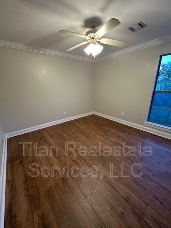 Photo - 204 Braxton Dr