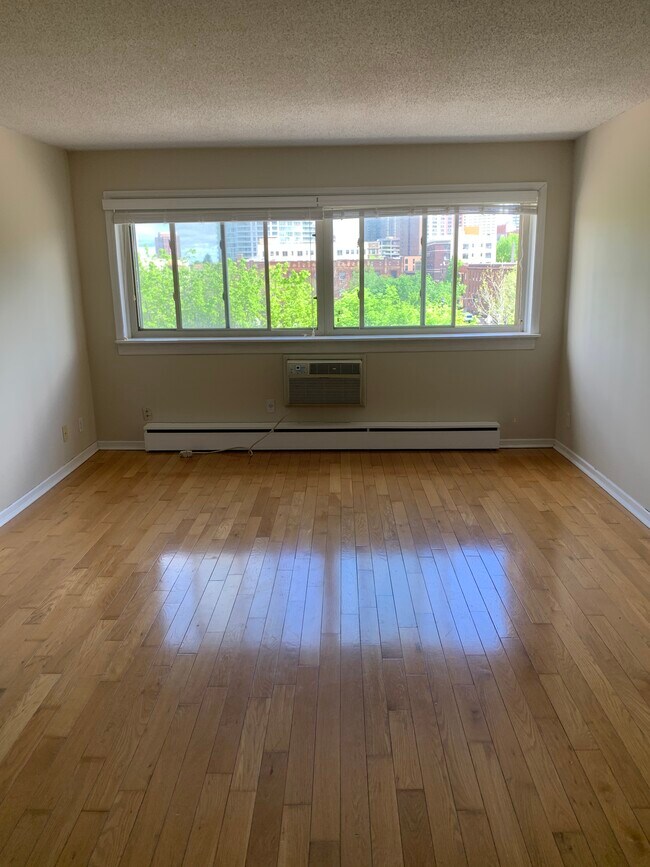 Photo - 1800 Lasalle Ave Unit 203