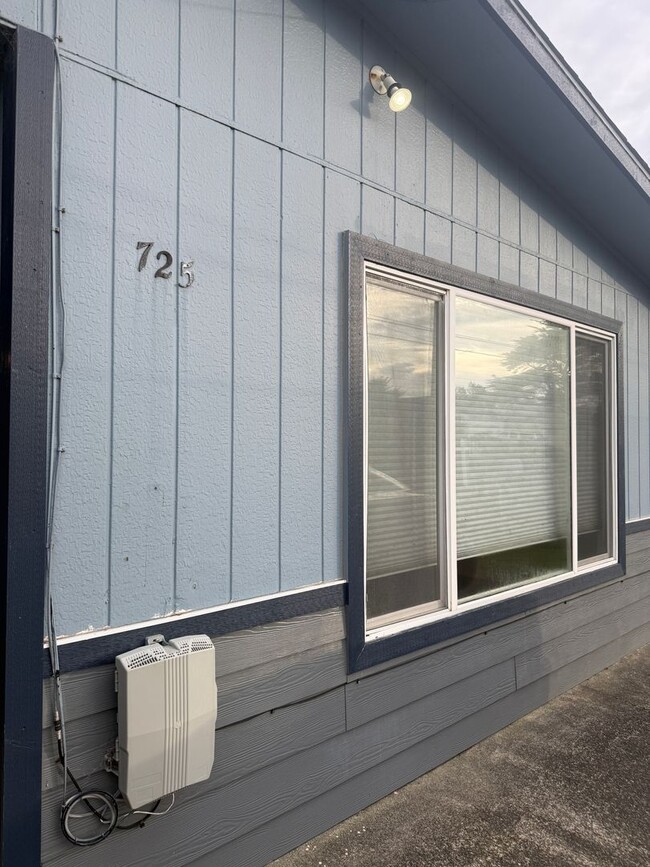 Building Photo - 715 Bluff Ave SW Unit 725 (A 619)