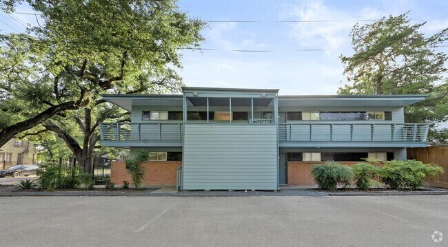 Building Photo - 217 E 12th St Unit 04 Rental