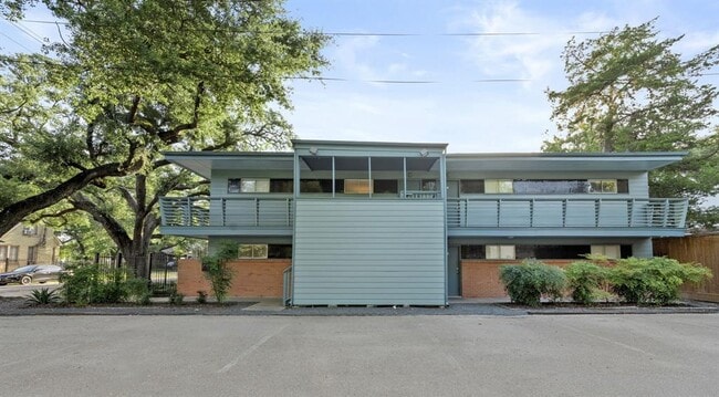 Photo - 217 E 12th St Apartment Unit 04