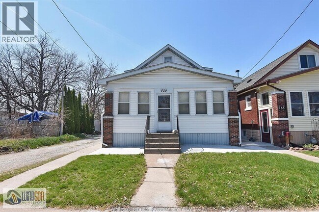 Photo - 769 McKay Ave