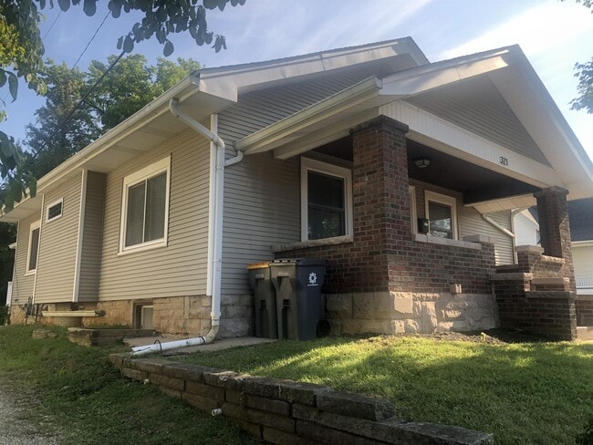 Photo - 321 E University St