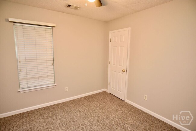 Photo - 121 Laurenburg Dr House