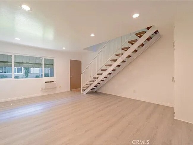 Photo - 5593 Pioneer Blvd