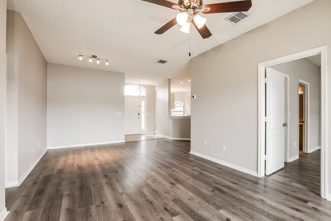 4244 Waterside Pointe Cir