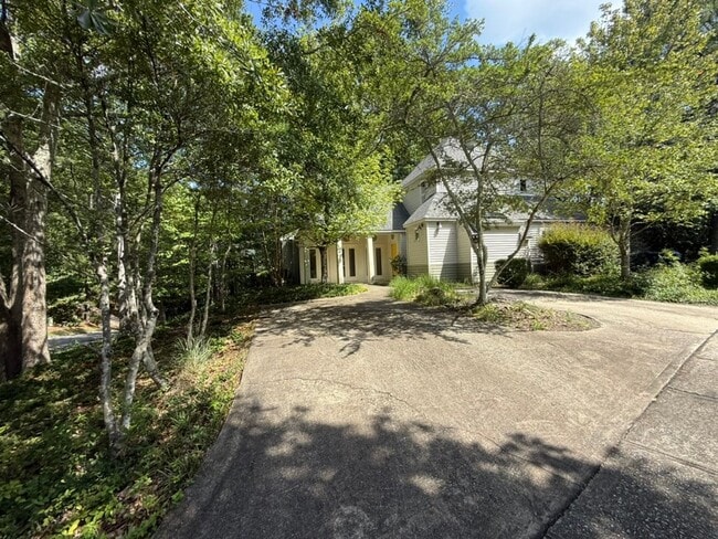 380 Butternut Dr