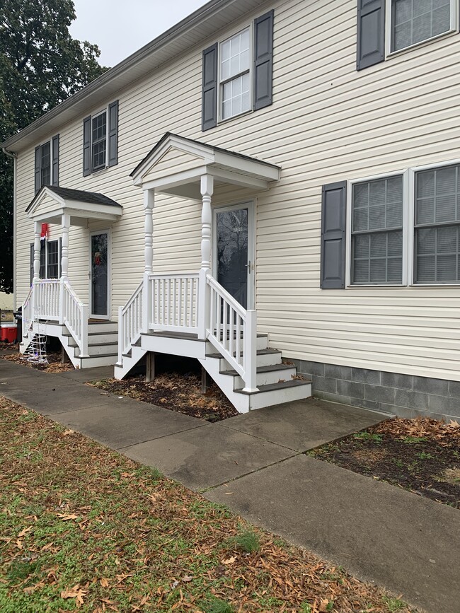Two story 3 bedroom 1 1/2 bath - 627 Della St