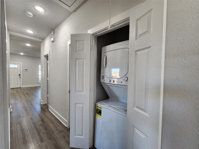 Photo - 9710 Tuffly St