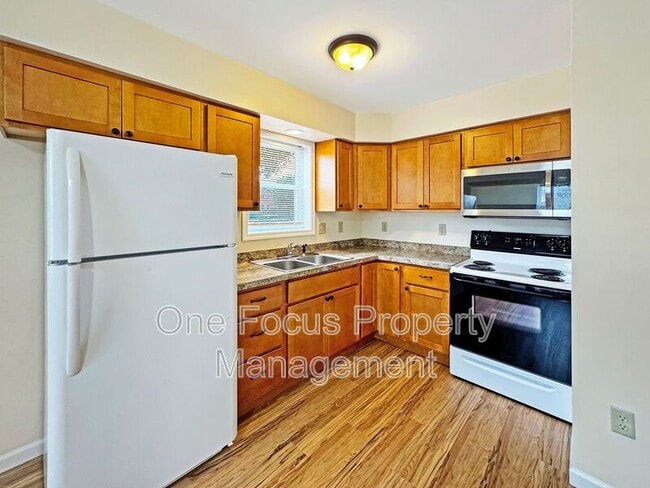 Building Photo - 355 E Church St Rental