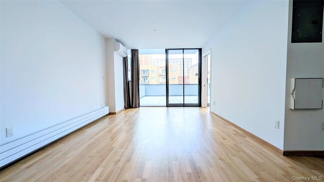 Photo - 23-09 Broadway