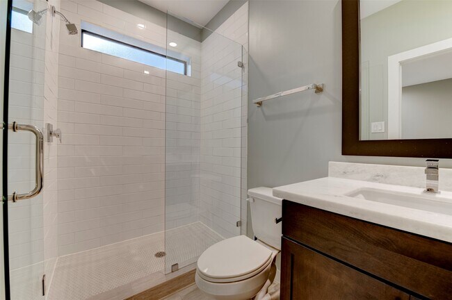 Photo - 1211 Thompson St