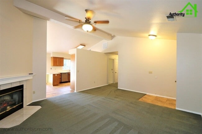 Photo - 2882 Sandstone Dr