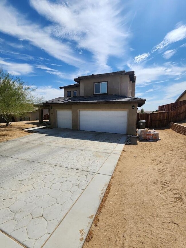 Building Photo - 4 Bedroom in Desert Knoll Community **COMI... Rental