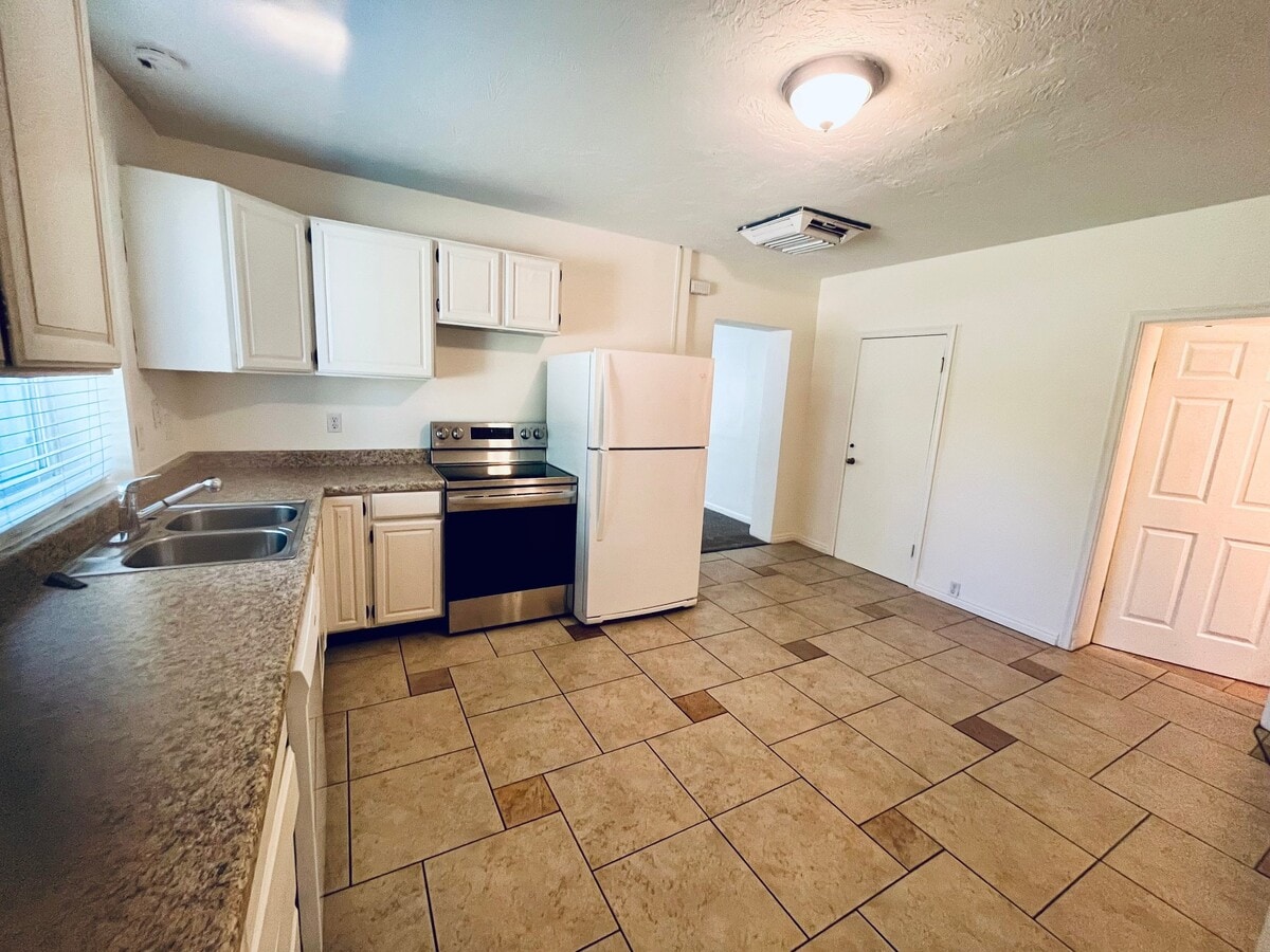 Photo - 722 W 400 N Unit East Apt