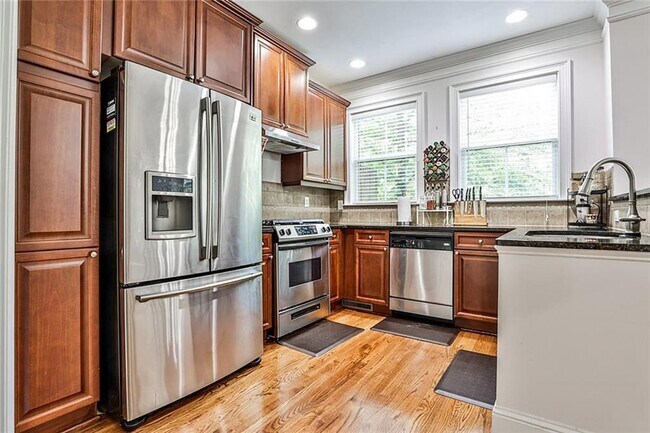 Photo - 5480 Glenridge View NE