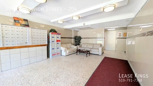 Photo - Minutes away from UofW Unité 204