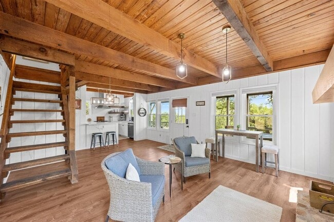 Photo - 650 Springlake Dr