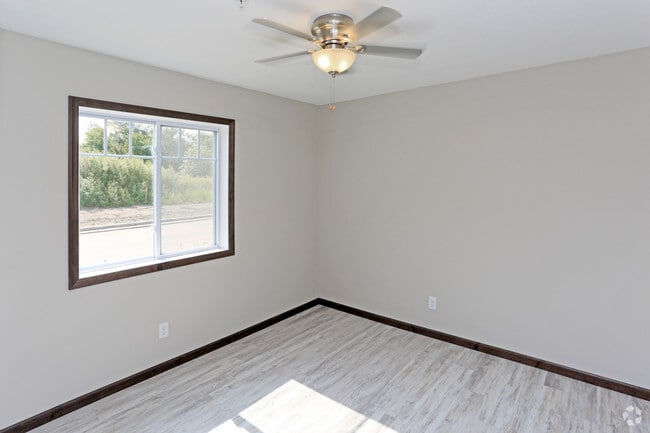 2BR, 2BA - 882 SF